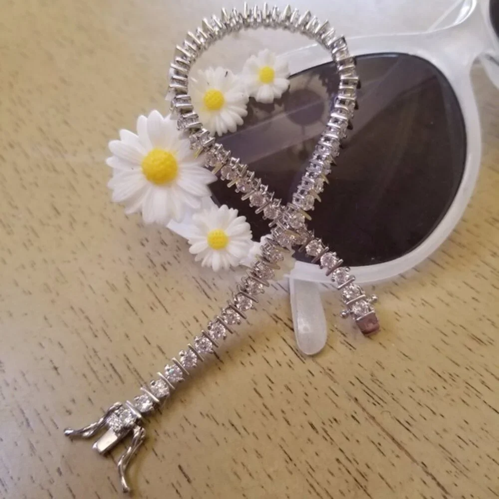 18k Swarovski Elements Tennis Bracelet ( l0l style) - Picture 3 of 7